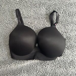 NWT! Incredible by Victoria’s Secret padded no-wire bra, black, size 34DD